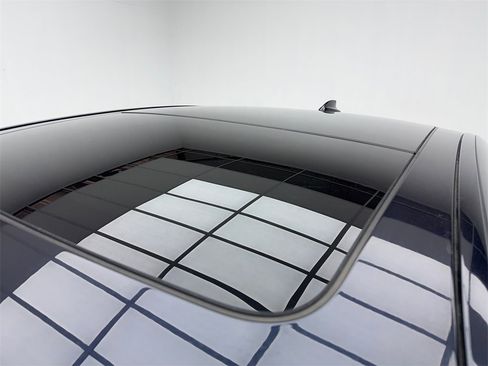 Used 2021 BMW 740i 740i M SPORT,NAV,CAM,PANO,CLMT w/ M Sport Package image 13