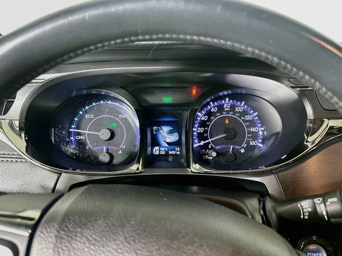 Used 2014 Toyota Avalon Limited w/ Technology Package FWD image 19