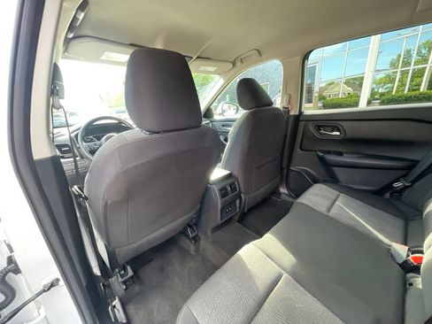 Used 2024 Nissan Rogue SV AWD/4WD image 12