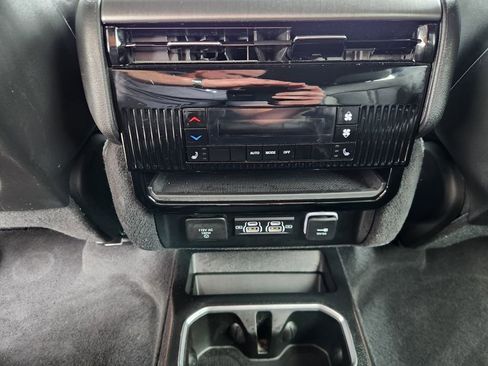 Used 2025 Jeep Wagoneer Series II AWD/4WD image 20