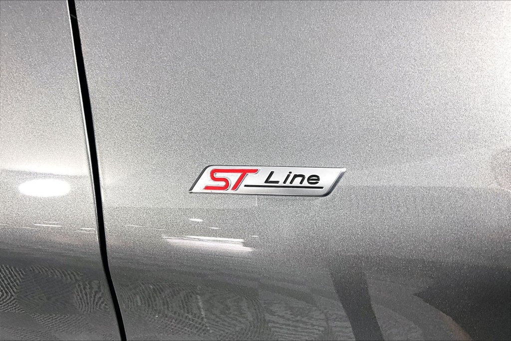 Used 2025 Ford Explorer ST-Line w/ ST-Line Street Pack AWD/4WD image 14