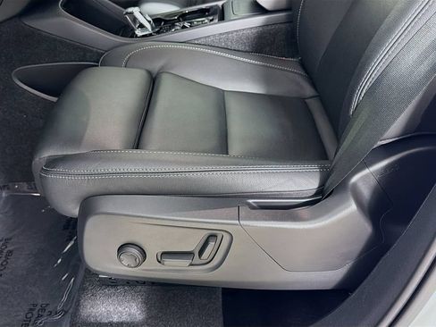 Used 2025 Volvo XC40 B5 Plus AWD/4WD image 19