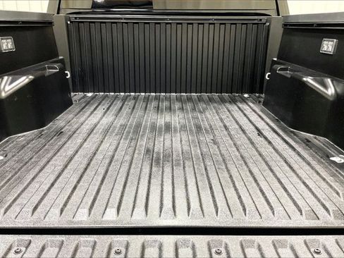 Certified 2025 Toyota Tacoma SR5 AWD/4WD image 36