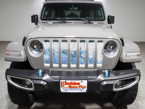 Used 2023 Jeep Wrangler Unlimited Sahara w/ Cold Weather Group AWD/4WD image 5