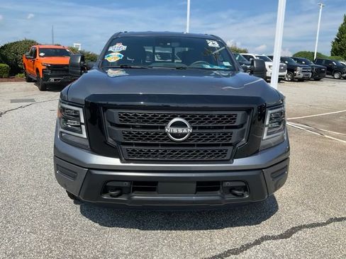 Used 2023 Nissan Titan SV w/ SV Convenience Package RWD image 2