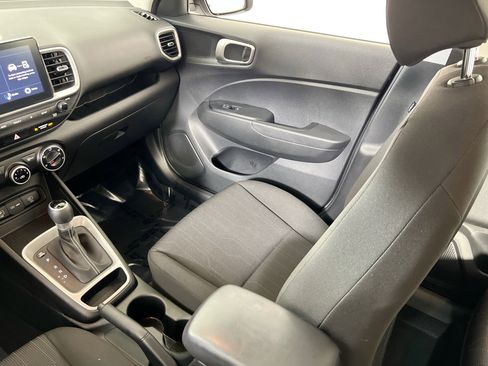 Used 2023 Hyundai Venue SE image 21