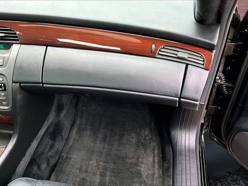 Used 2002 Cadillac De Ville DTS w/ Premium Equipment Pkg image 16