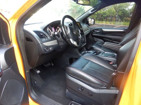 Used 2020 Dodge Grand Caravan GT image 12