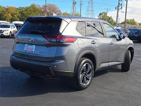 Used 2024 Nissan Rogue SV image 12