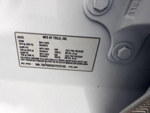 Used 2026 Tesla Model Y 2WD image 33