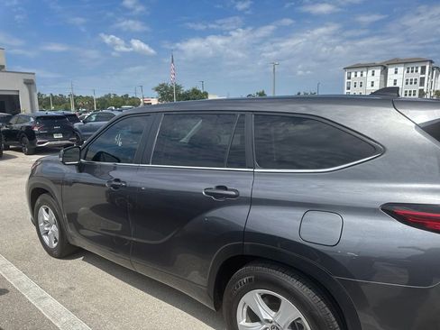 Used 2023 Toyota Highlander LE FWD image 6