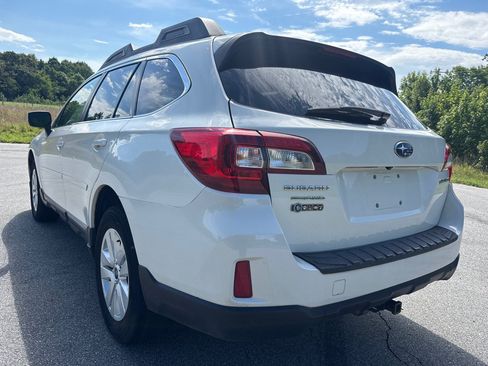 Used 2015 Subaru Outback 2.5i Premium AWD/4WD image 3