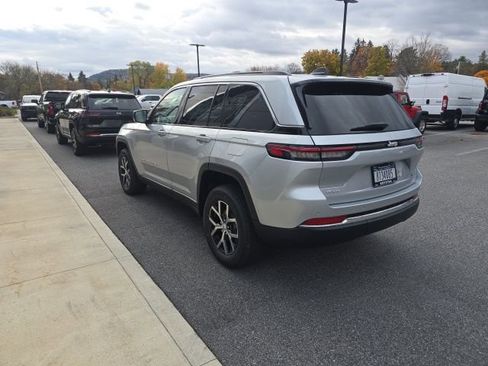 New 2025 Jeep Grand Cherokee Limited image 4