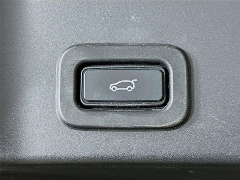 Used 2020 Land Rover Range Rover Evoque SE image 32