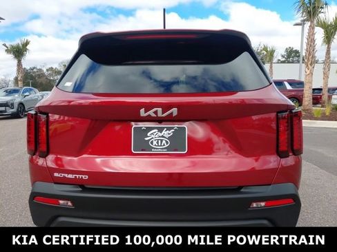 Certified 2023 Kia Sorento LX image 6