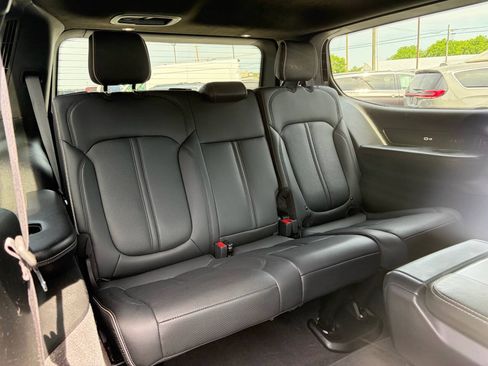 Used 2022 Jeep Grand Wagoneer Series II AWD/4WD image 15