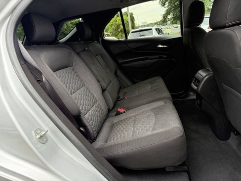 Used 2018 Chevrolet Equinox LT AWD/4WD image 16
