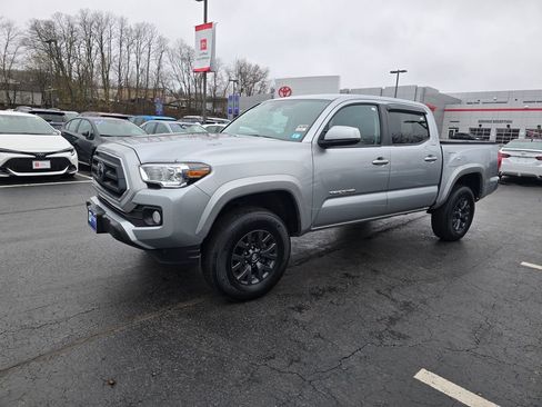 Certified 2023 Toyota Tacoma SR5 AWD/4WD image 3