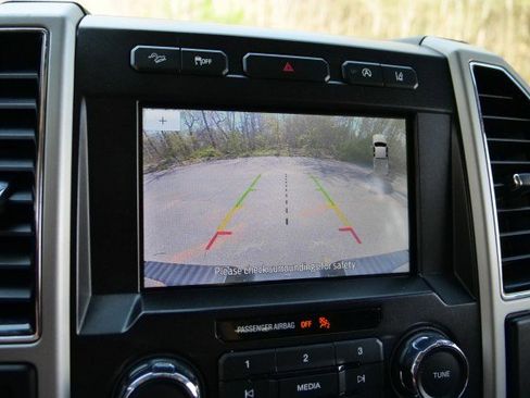 Used 2020 Ford F150 Lariat image 12