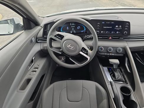 New 2026 Hyundai Elantra SE FWD image 16