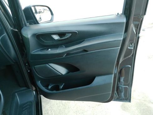 Used 2019 Mercedes-Benz Metris Passenger image 19