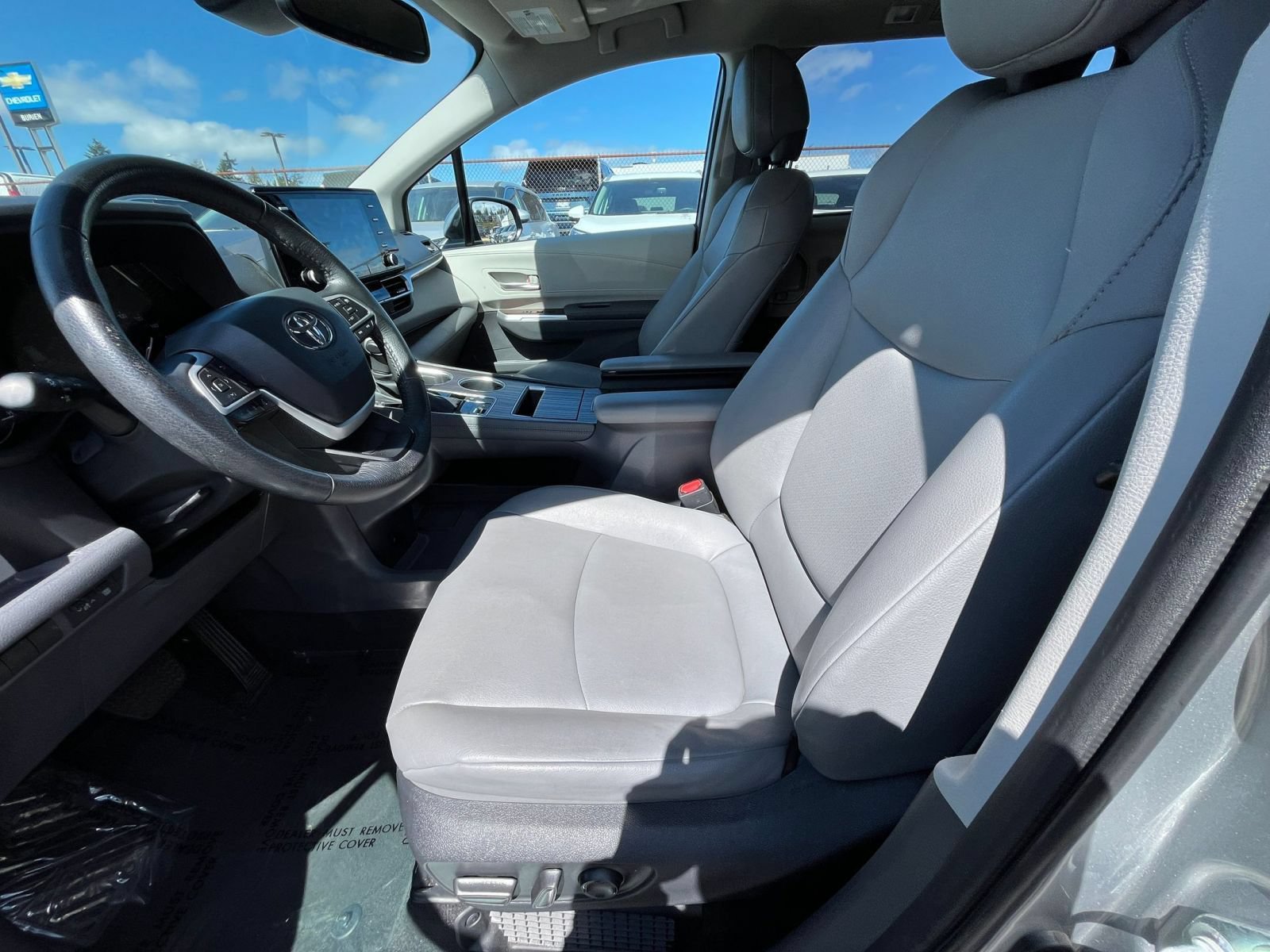 Used 2023 Toyota Sienna XLE FWD image 27