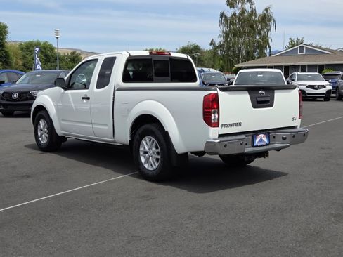 Used 2020 Nissan Frontier SV RWD image 7