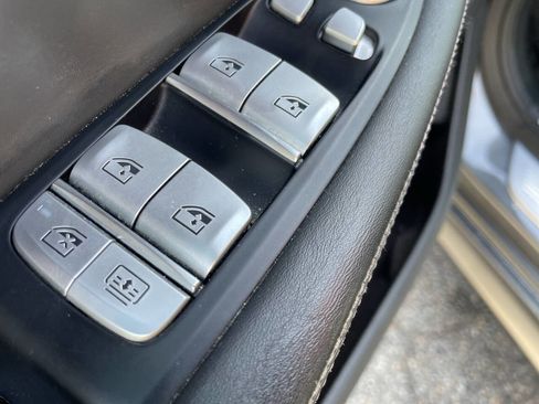 Used 2016 BMW 750i image 17