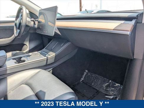 Used 2023 Tesla Model Y Long Range AWD/4WD image 21