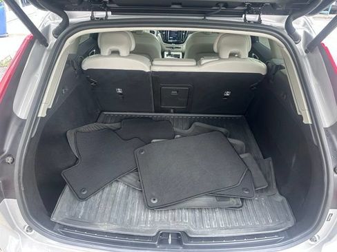 Certified 2024 Volvo XC60 B5 Core AWD/4WD image 9