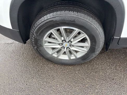 Used 2023 Chevrolet Traverse LT image 46