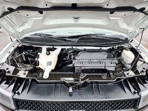 Used 2018 Chevrolet Express 2500 w/ Driver Convenience Package image 23