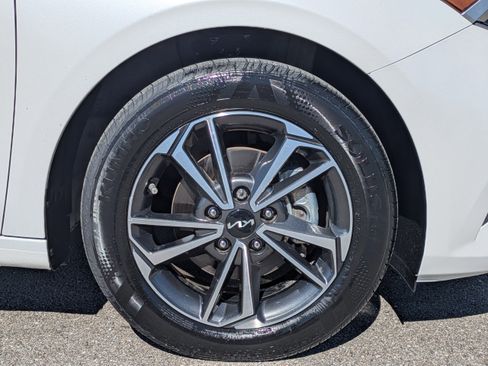 Certified 2022 Kia Forte LXS w/ LXS Technology Package image 11