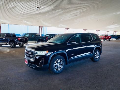 Used 2023 GMC Acadia SLE image 2