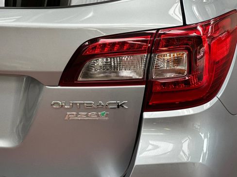 Used 2017 Subaru Outback 2.5i Limited AWD/4WD image 38