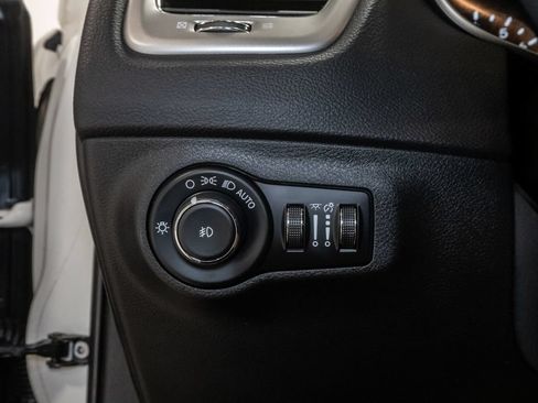 Used 2019 Jeep Compass Latitude w/ Popular Equipment Group AWD/4WD image 13