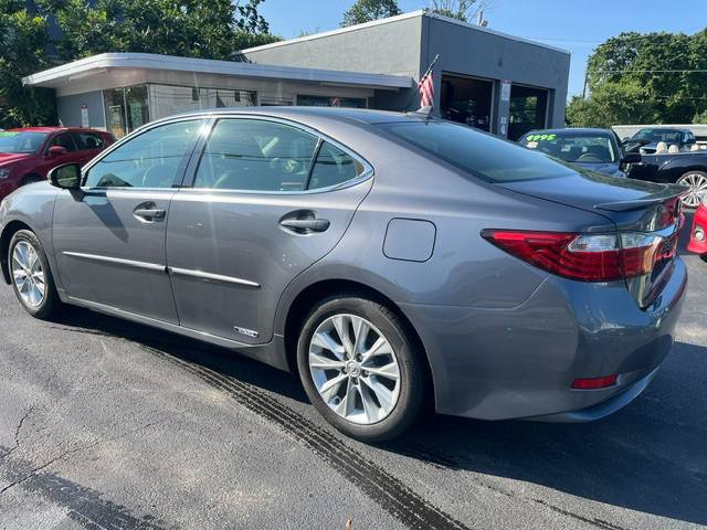 Used 2013 Lexus ES 300h w/ Luxury Pkg FWD image 4