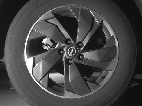 Used 2025 Nissan Rogue SV image 12