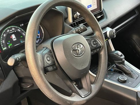 Used 2023 Toyota RAV4 LE AWD/4WD image 9
