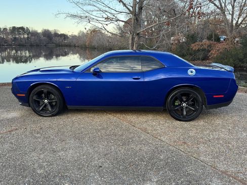 Used 2018 Dodge Challenger R/T image 10
