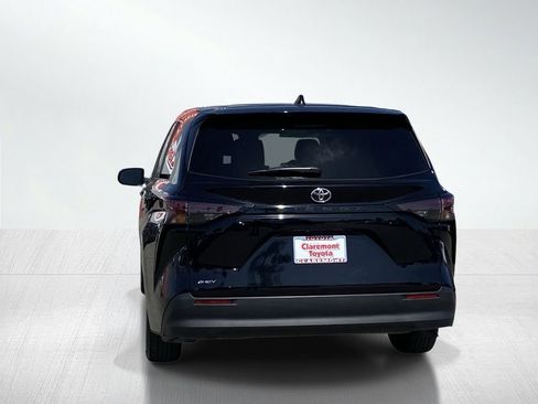 Certified 2026 Toyota Sienna LE FWD image 6