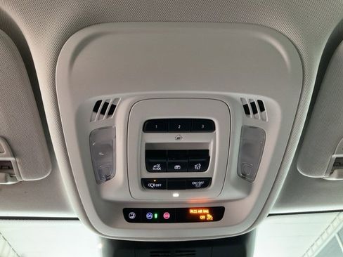 Used 2024 Buick Envision Avenir image 17