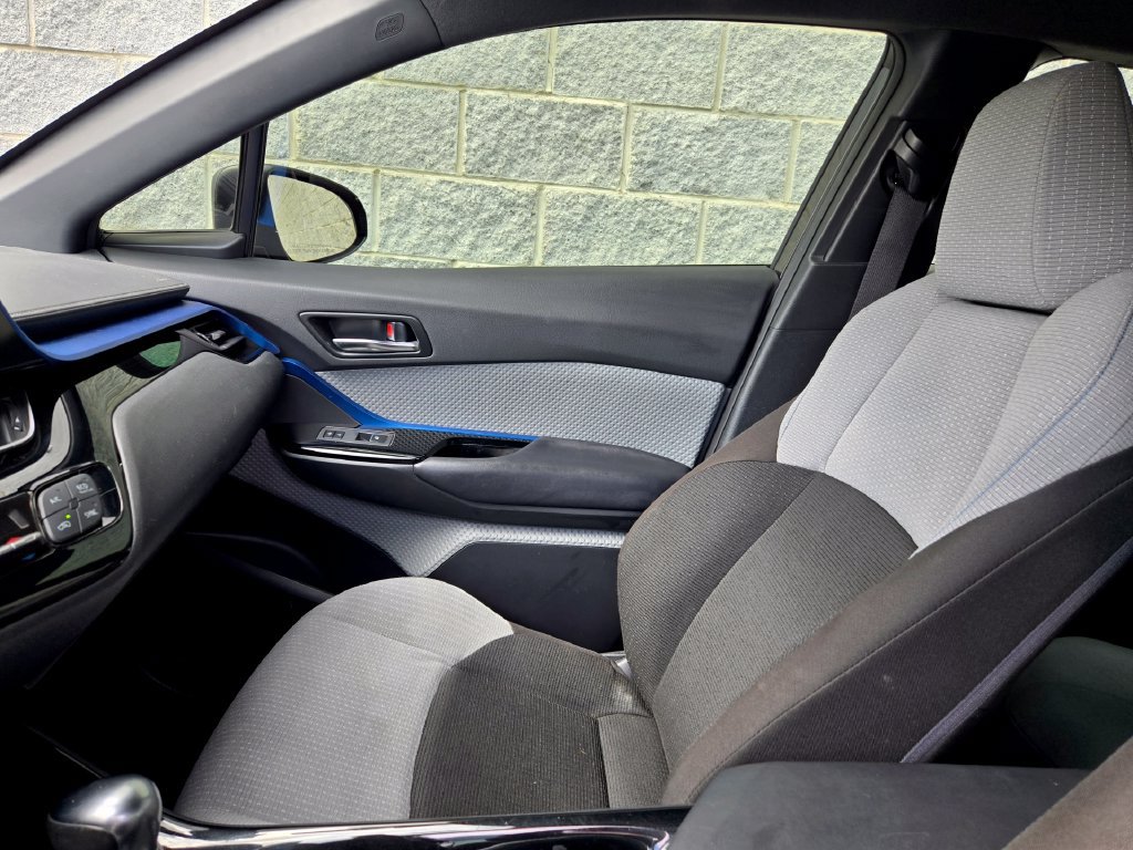 Used 2019 Toyota C-HR XLE FWD image 29