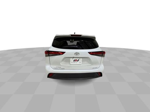 Used 2022 Toyota Highlander LE image 8