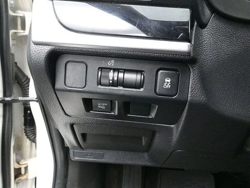 Used 2017 Subaru Crosstrek 2.0i Limited image 11