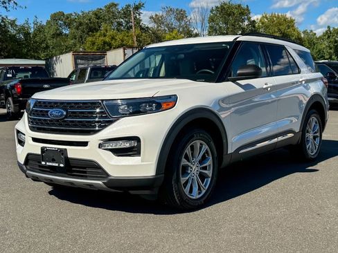 Used 2023 Ford Explorer XLT w/ Equipment Group 202A AWD/4WD image 7
