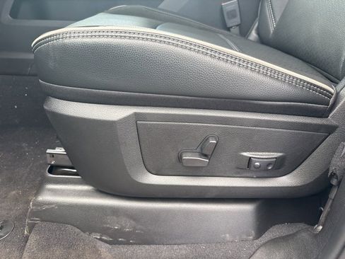 New 2026 RAM 2500 Laramie AWD/4WD image 16