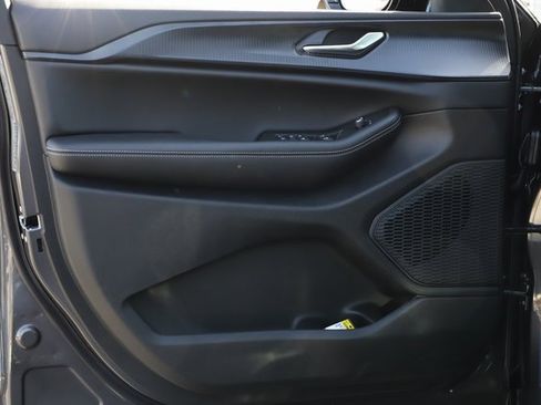 New 2025 Jeep Grand Cherokee Altitude image 14