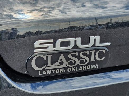 Used 2023 Kia Soul LX image 12