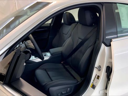 Used 2024 BMW i4 eDrive40 w/ Premium Package RWD image 9